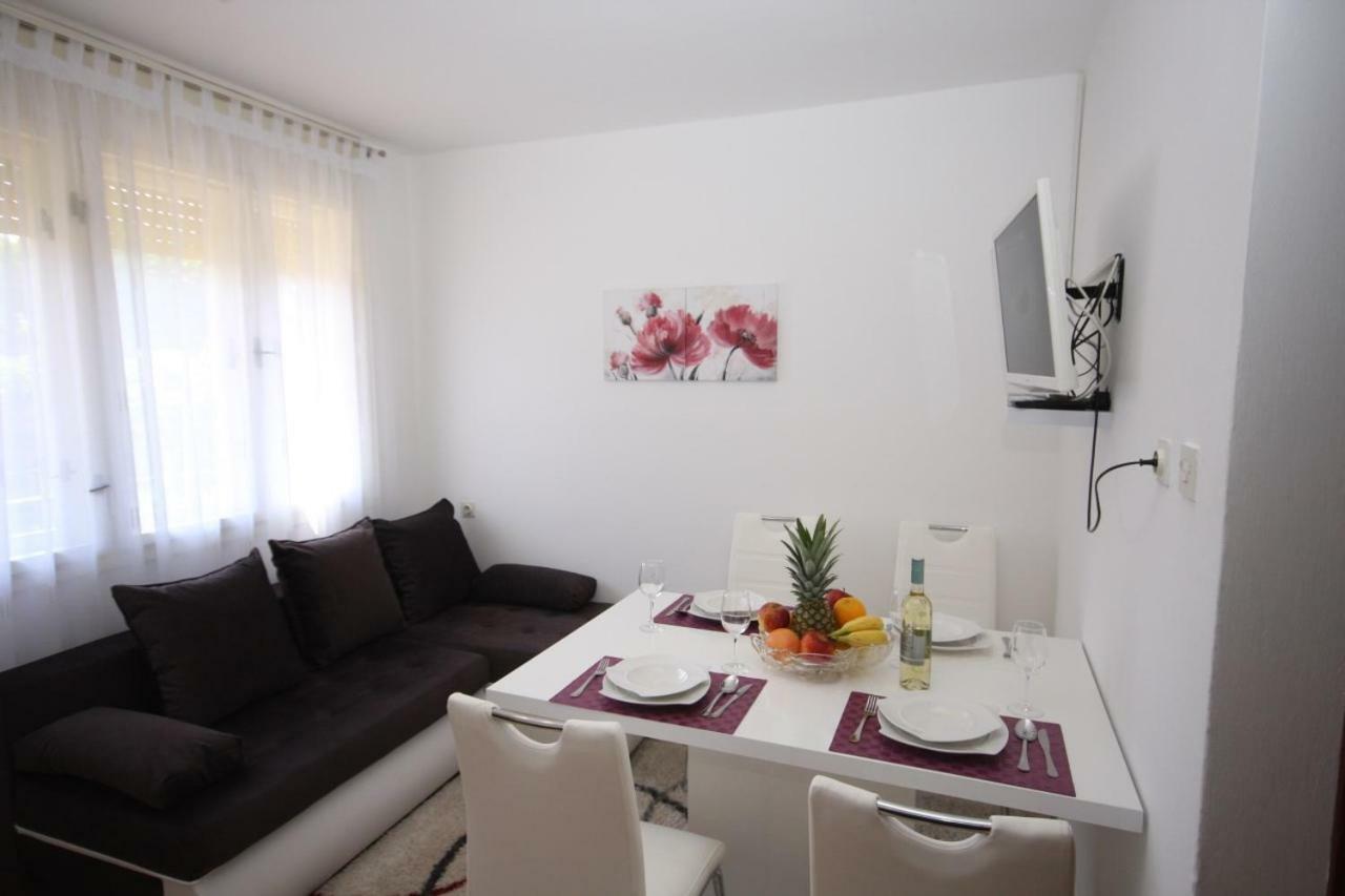 Two Bedroom Apartment, Nice Neighborhood, Free Parking, Wifi Пула Экстерьер фото