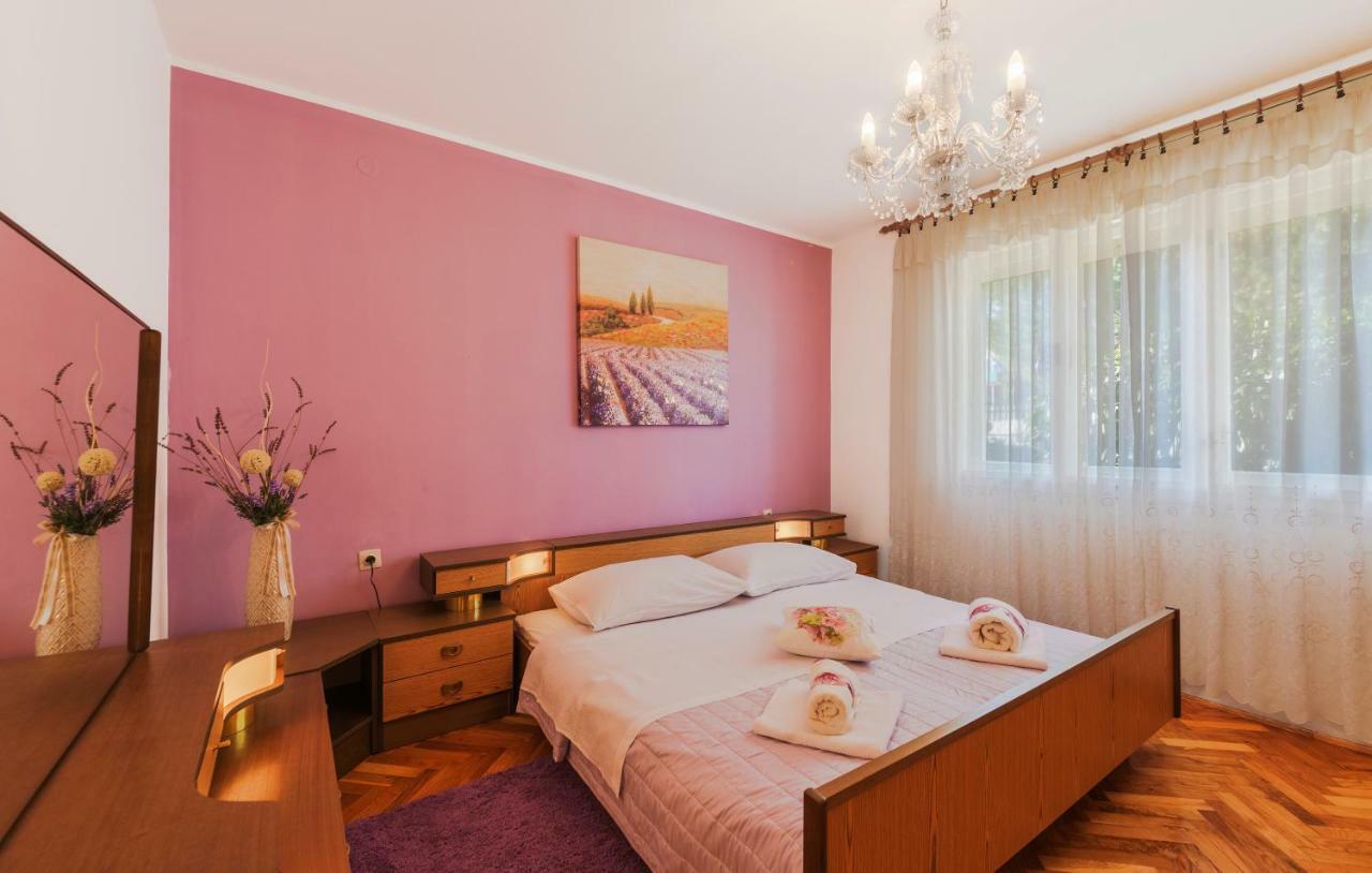 Two Bedroom Apartment, Nice Neighborhood, Free Parking, Wifi Пула Экстерьер фото